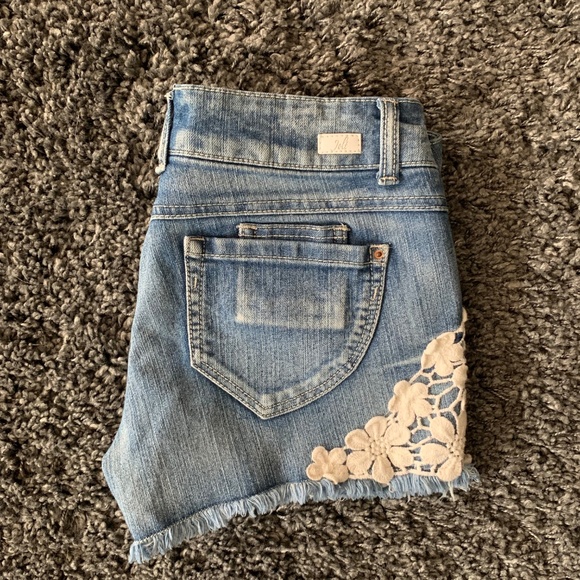 Jolt Jean β’ Denim Shorts Floral Lace Design - Picture 8 of 8